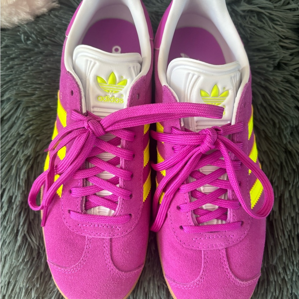 Adidas Gazelle in purple burst/solar yellow Sneakers - Picture 2 of 8